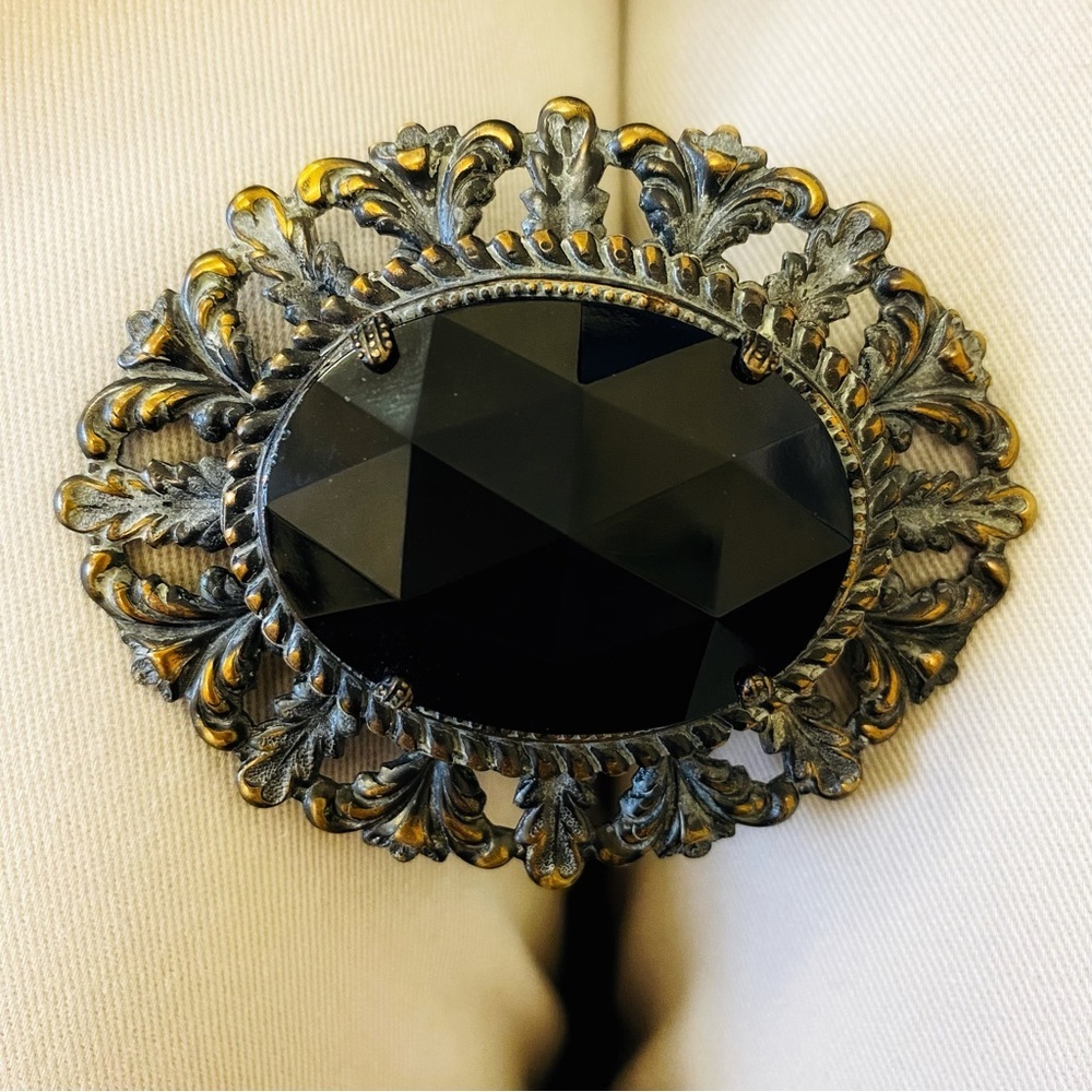 BROOCH Vintage Black and gold West Germany Style